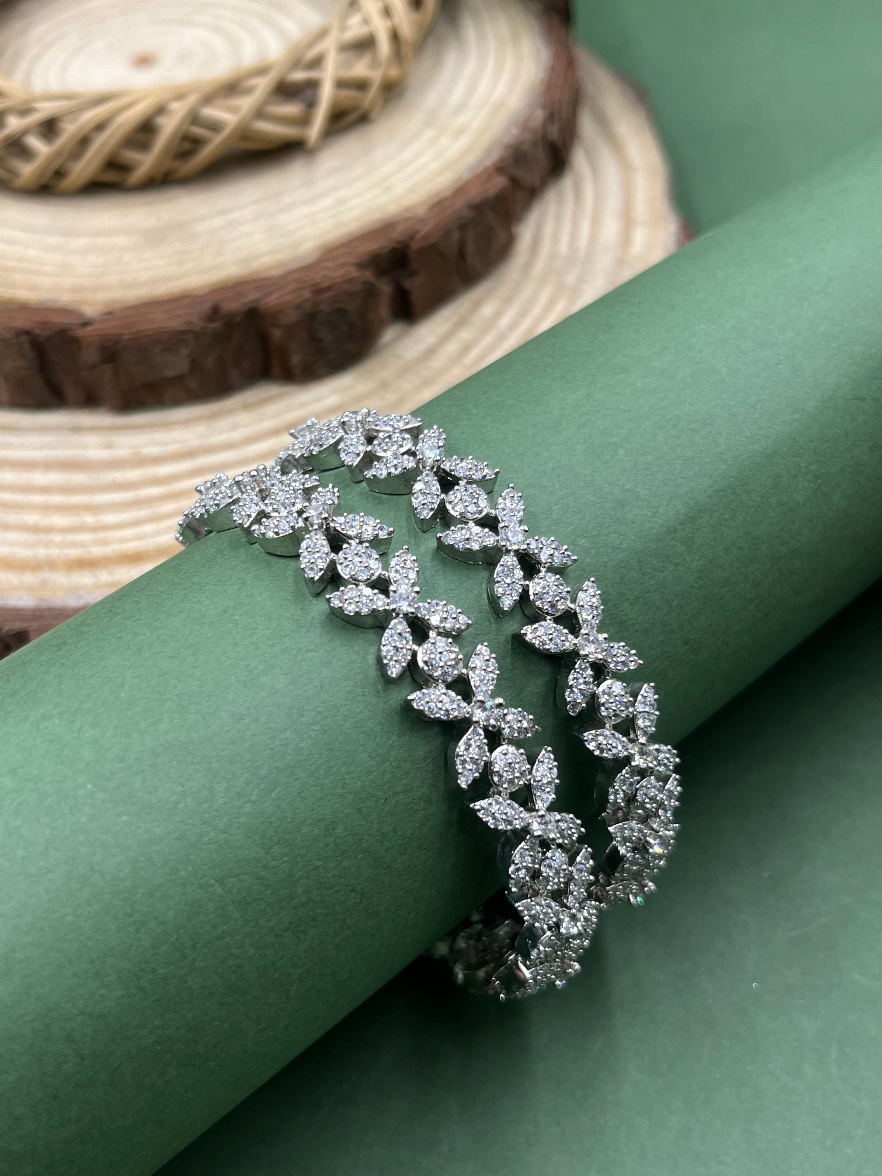 Cenra Motif AD Bangle Set