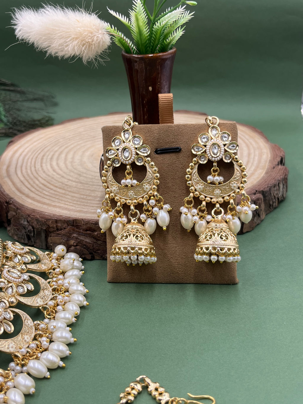Chaandrika Pearl Kundan
Choker