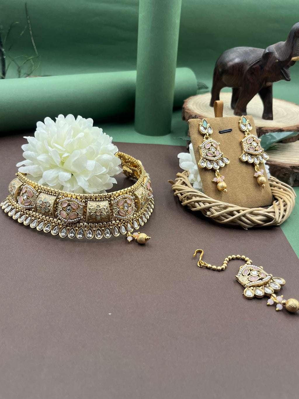 Anaya Kundan Choker