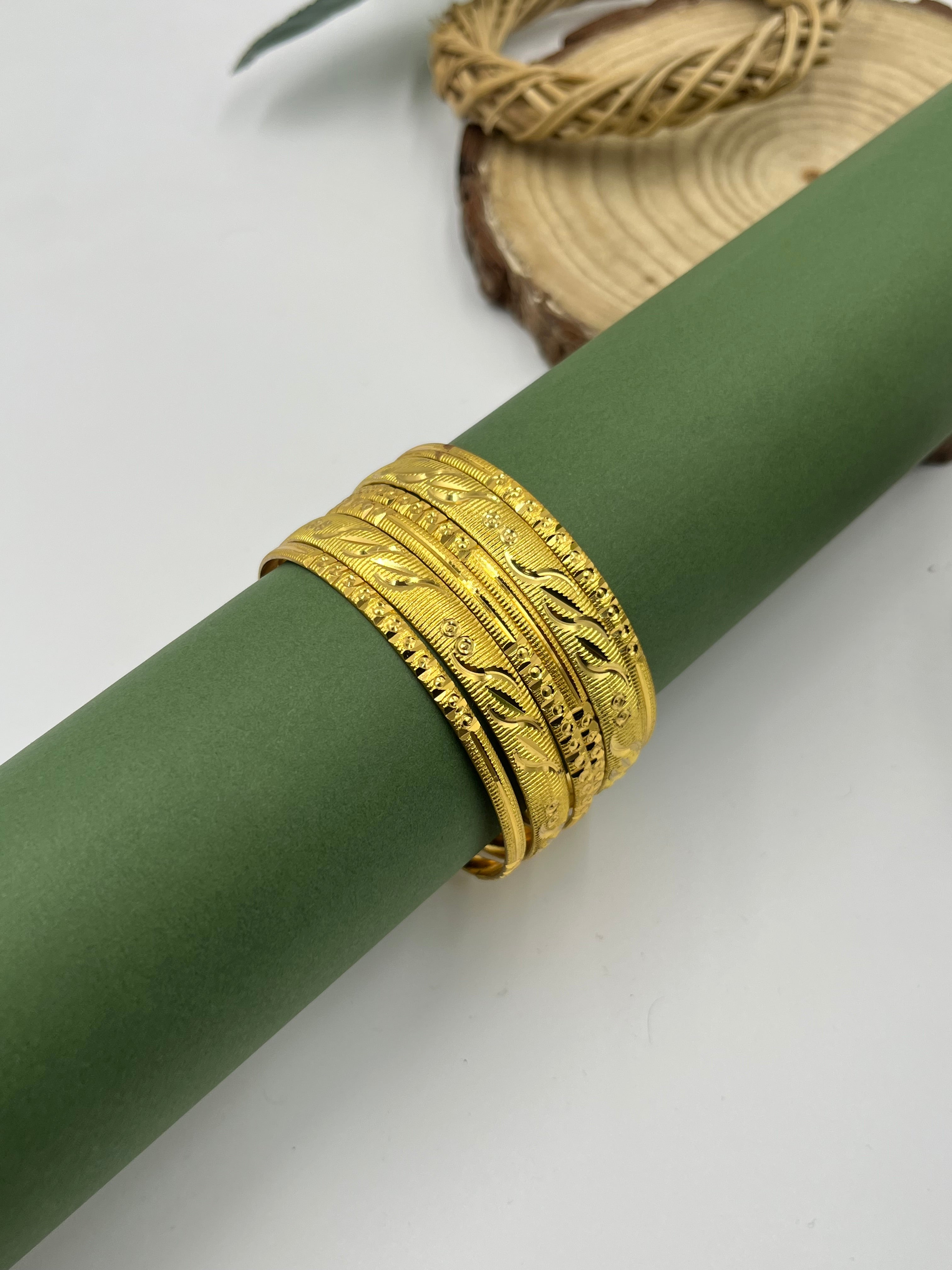 Nivika Bangle Set (6 Pieces)