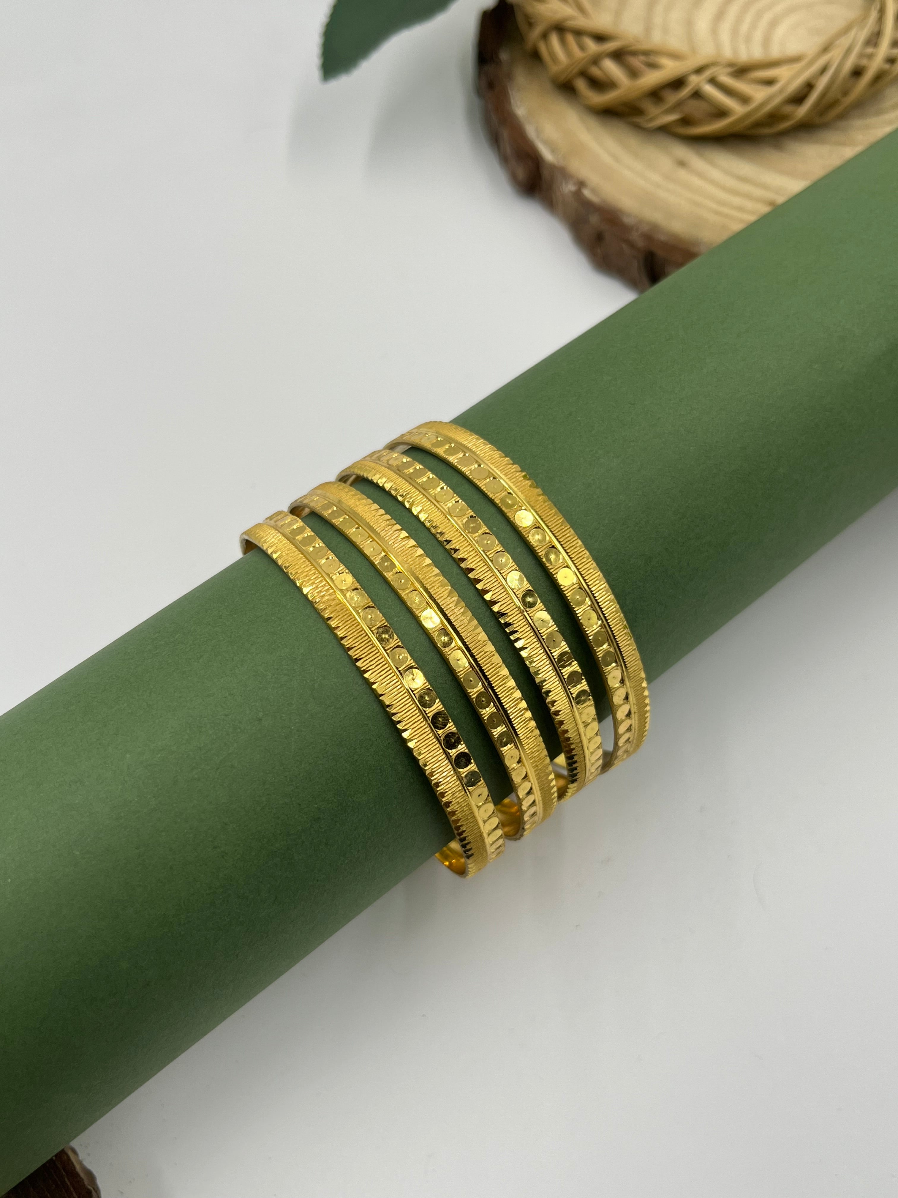 Saarika Bangle Set (4 Pieces)