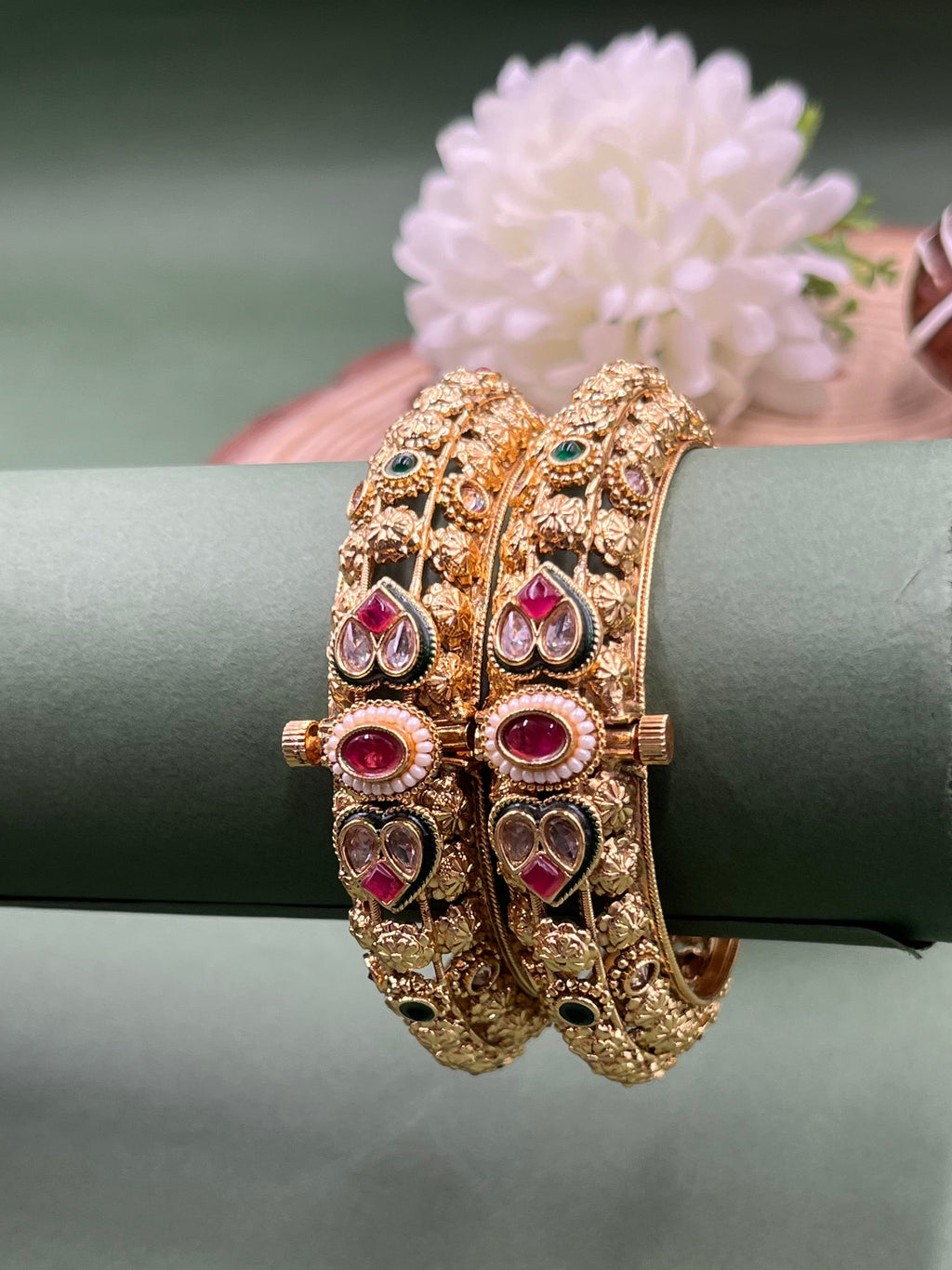 Kesar Pushpa Bangle