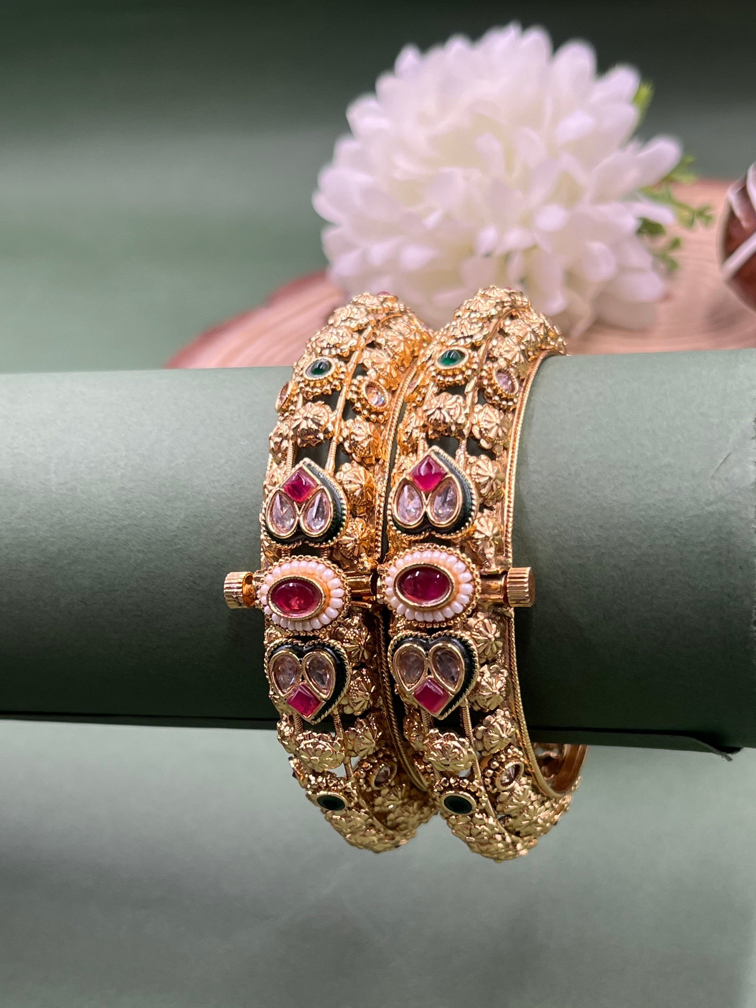 Kesar Pushpa Bangle