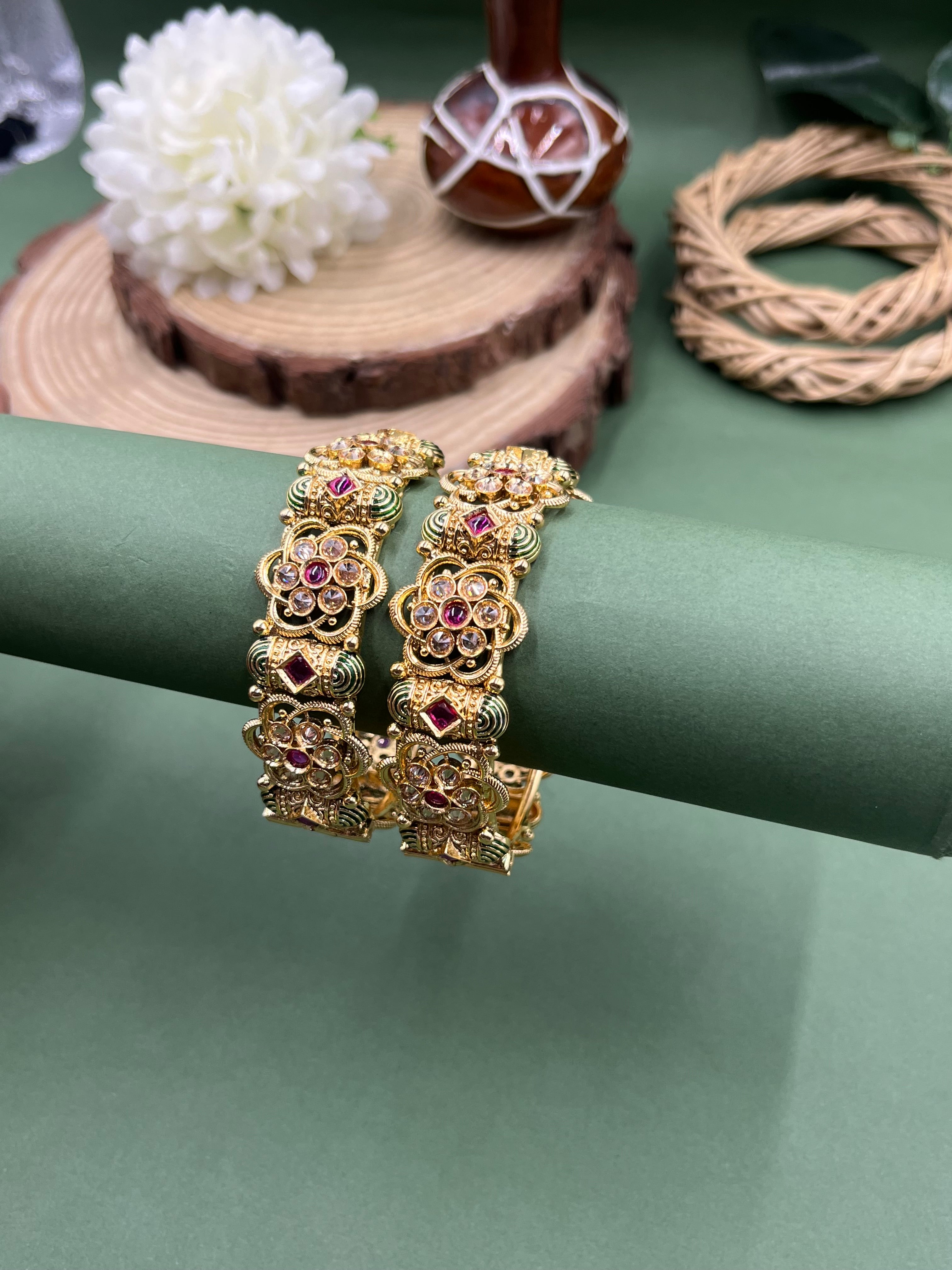 Kamal Ratna Bangle