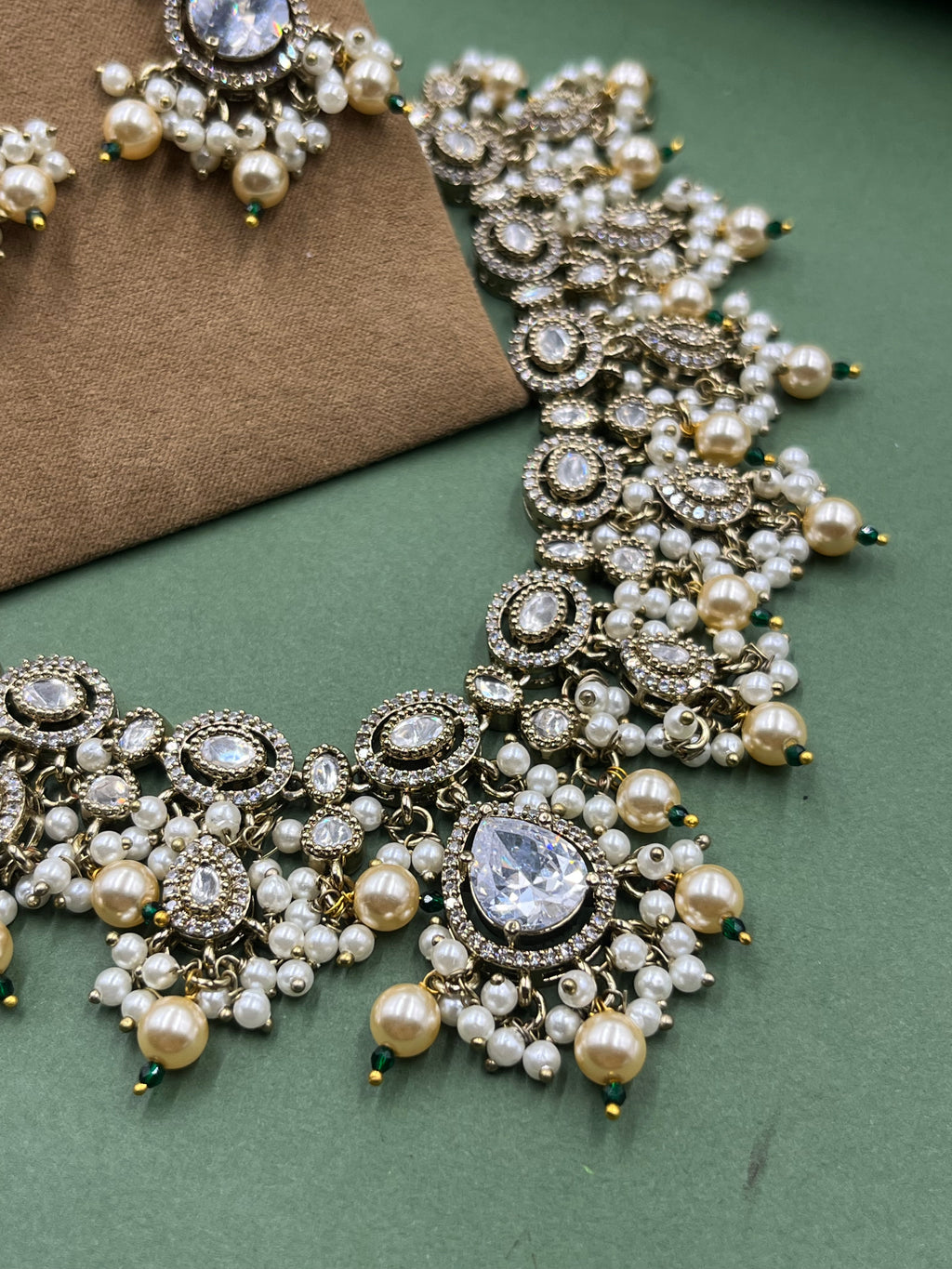 Noor-e-Victoria Pearl Set
