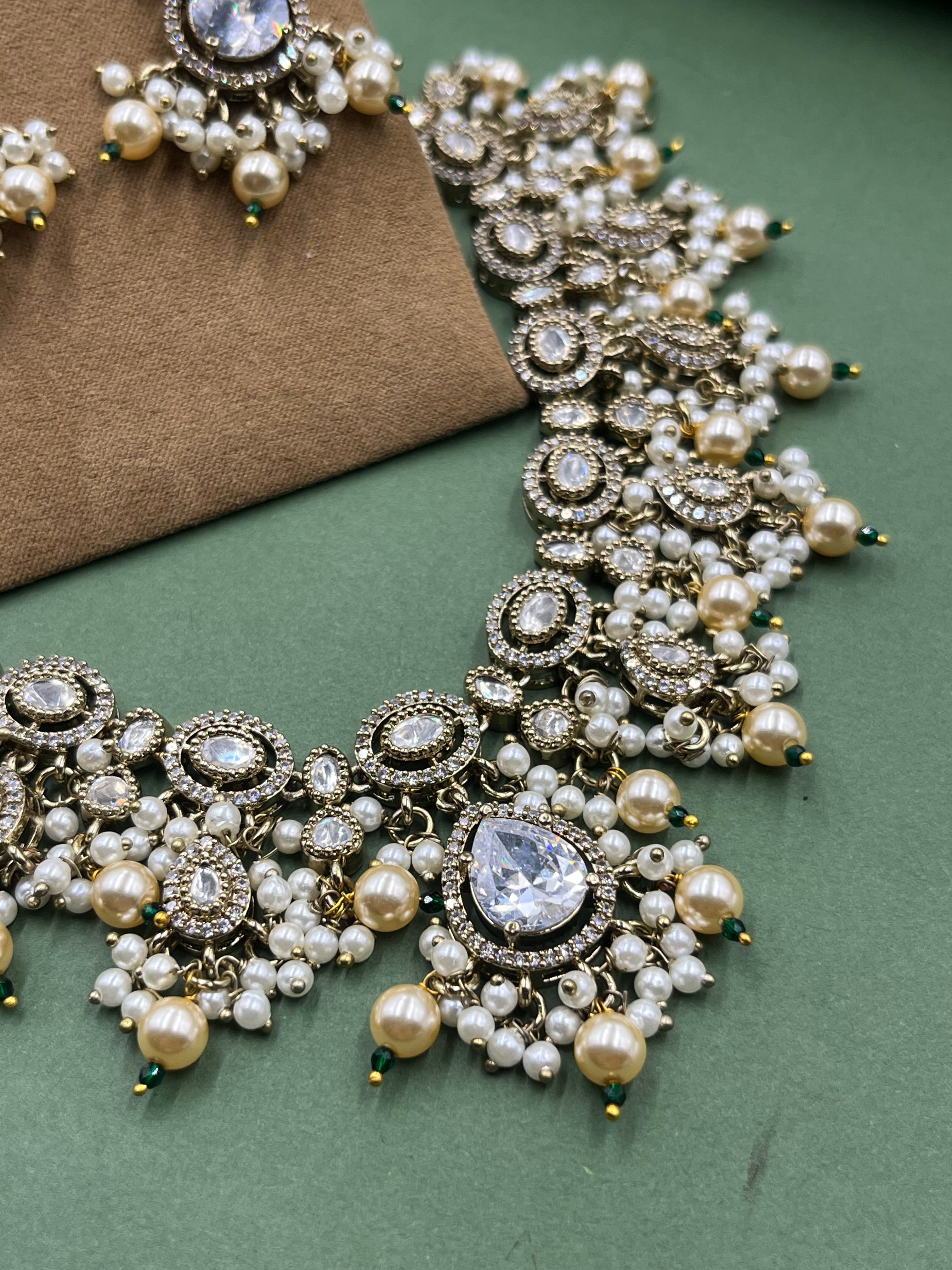 Noor-e-Victoria Pearl Set