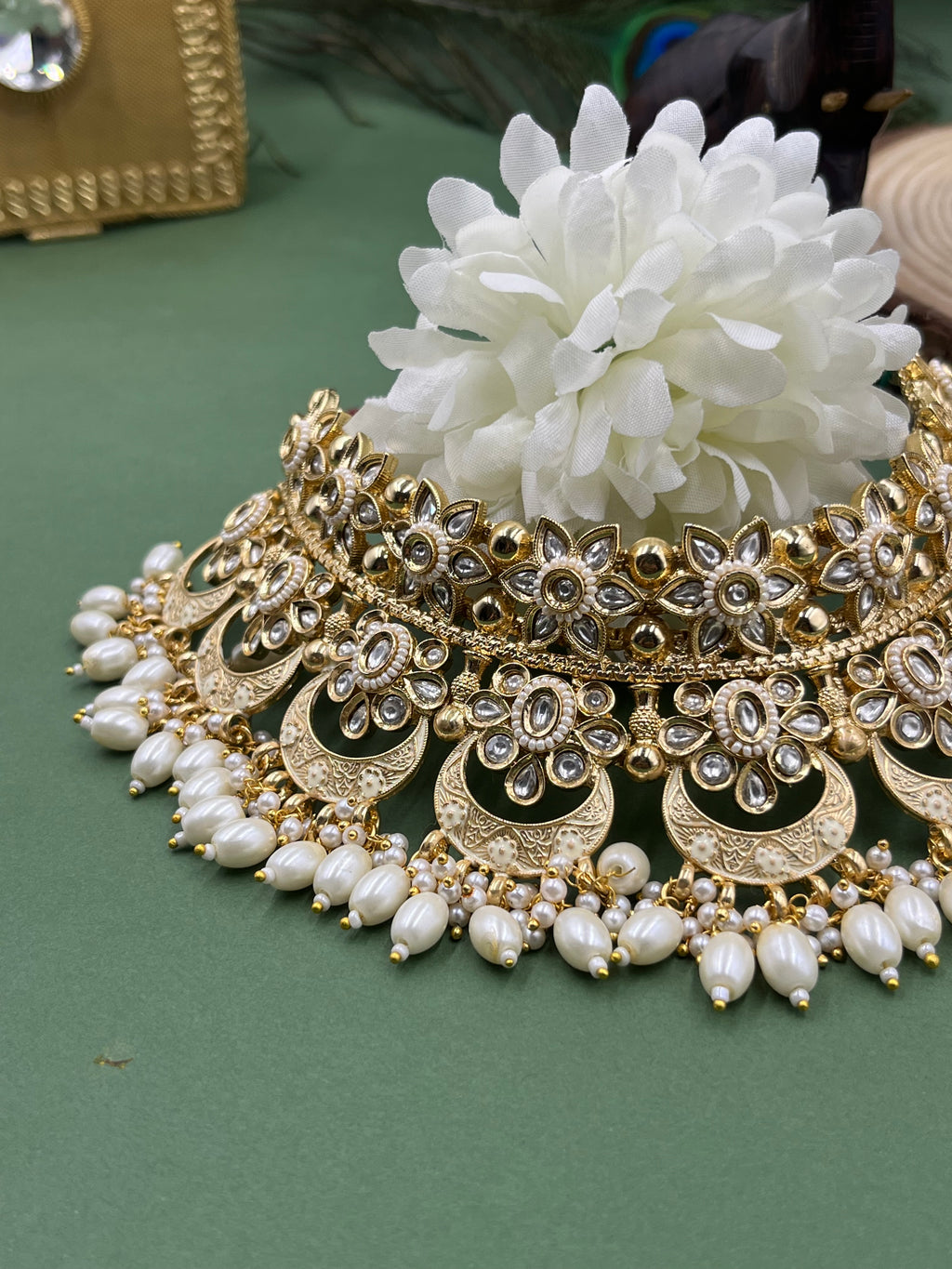 Chaandrika Pearl Kundan
Choker