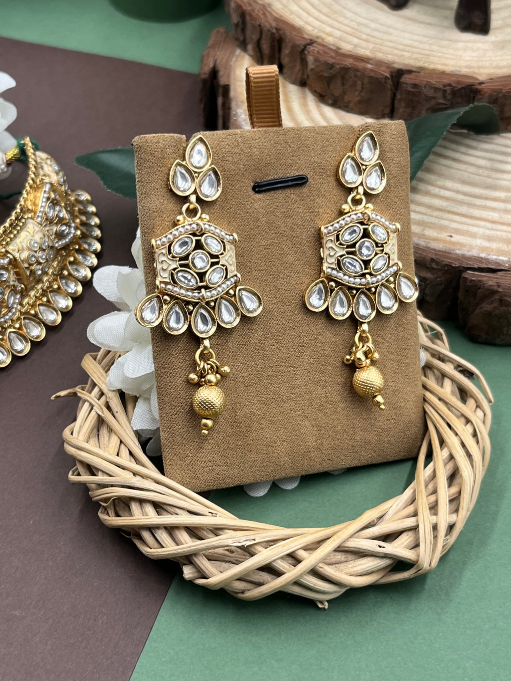 Anaya Kundan Choker