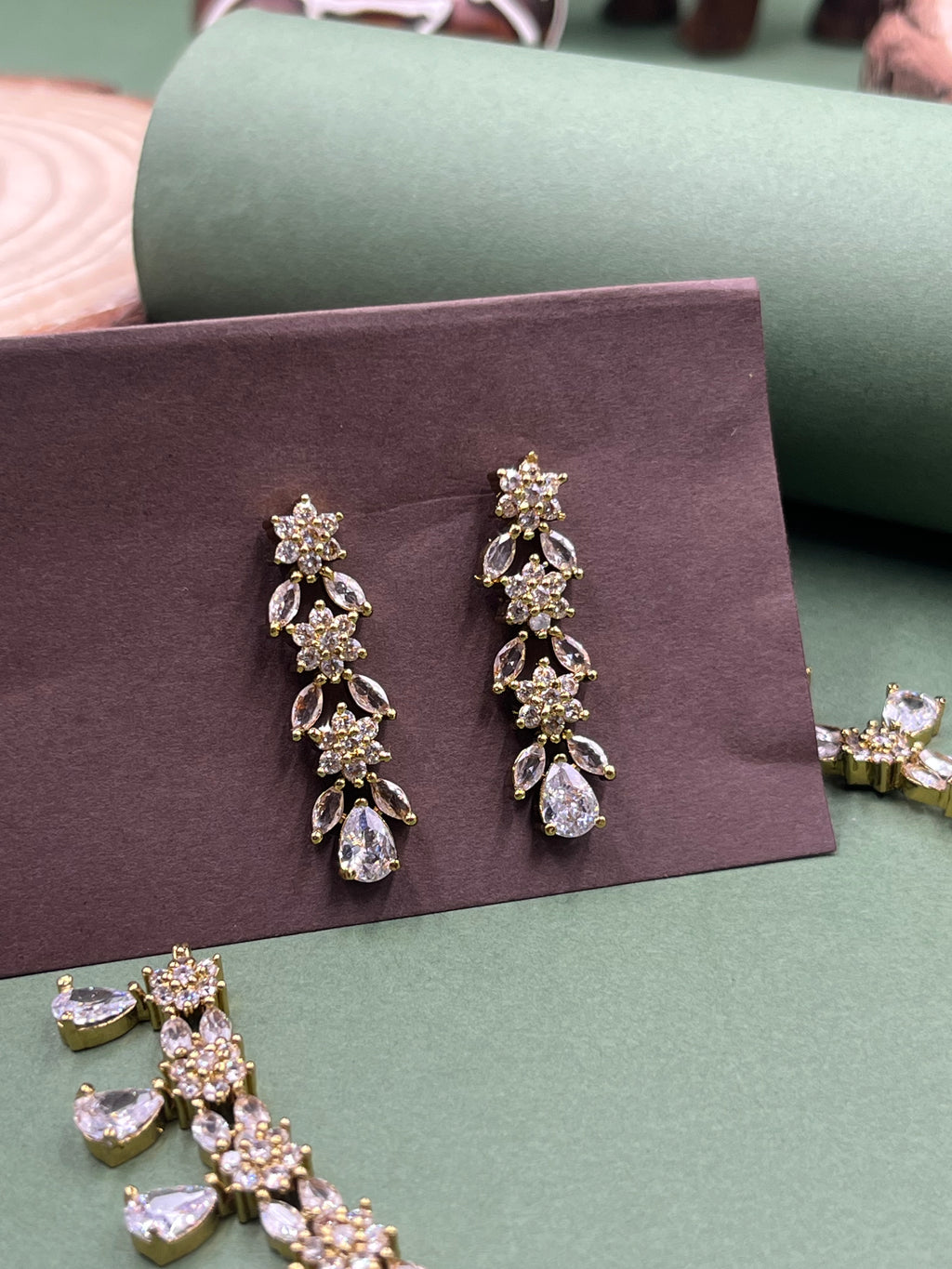 Victorian Lumière Drop Neckla
