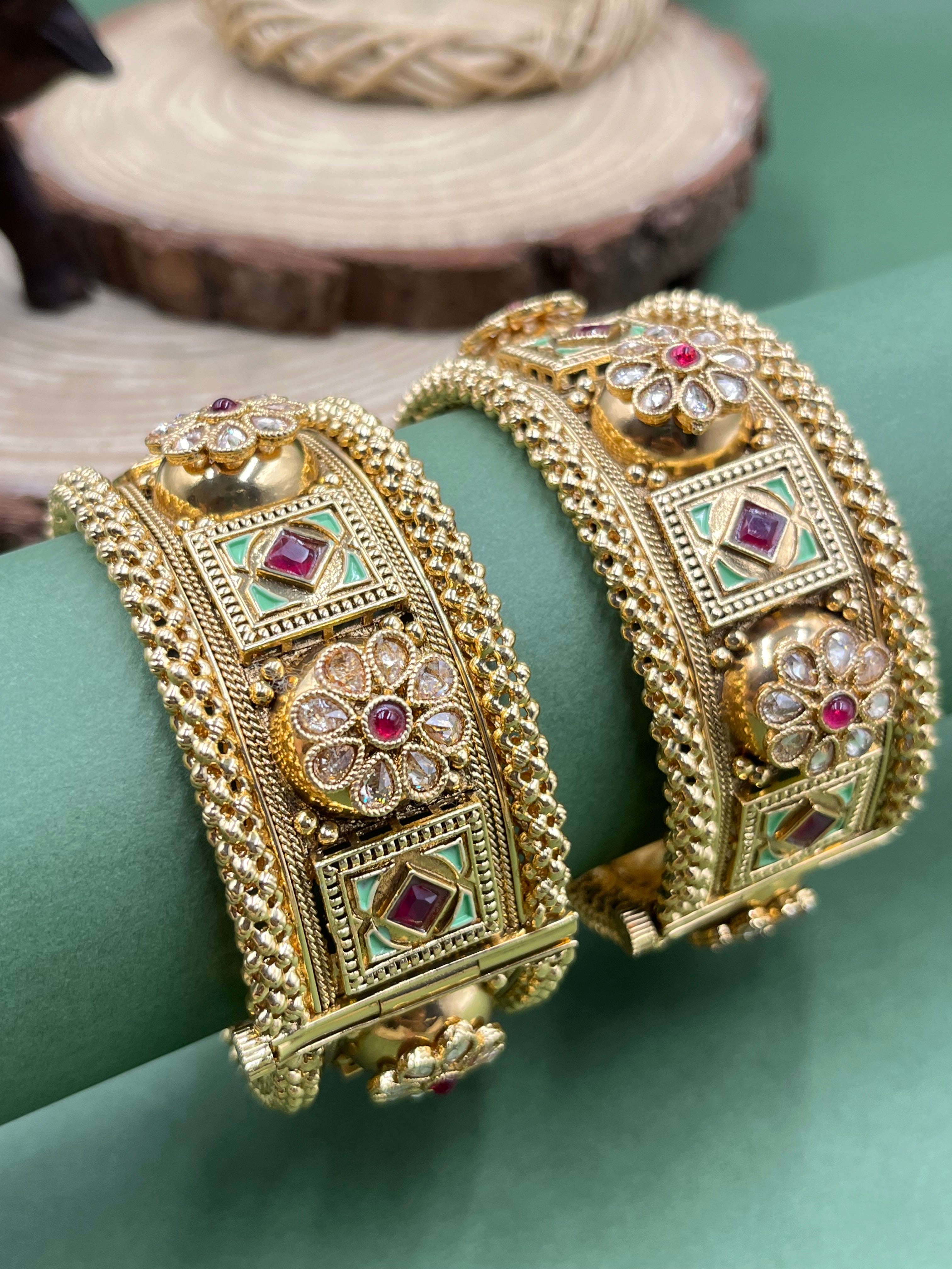Rajshri Pushpak Kada