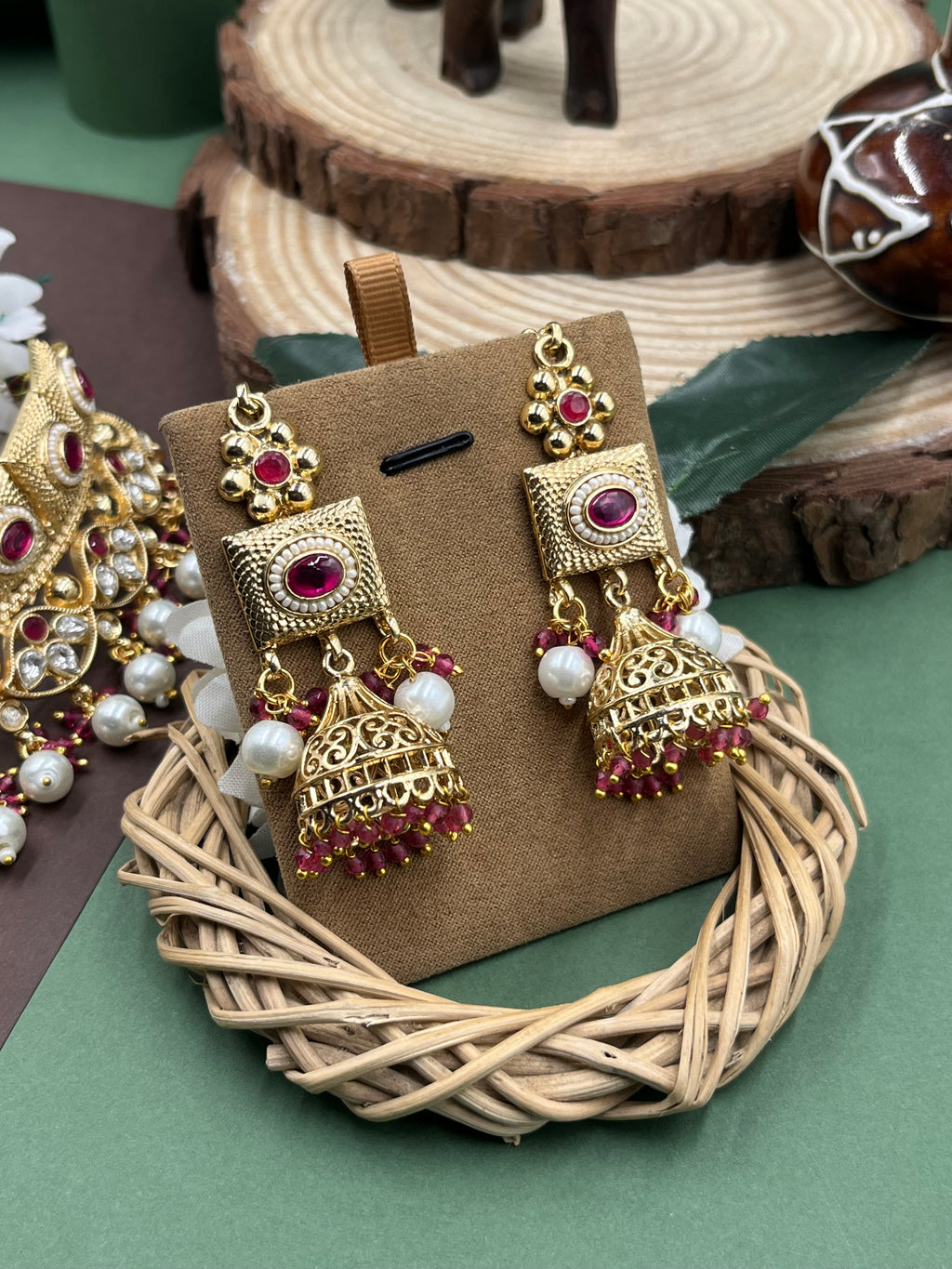 Ruhani Ratna Pearlfall Choker
