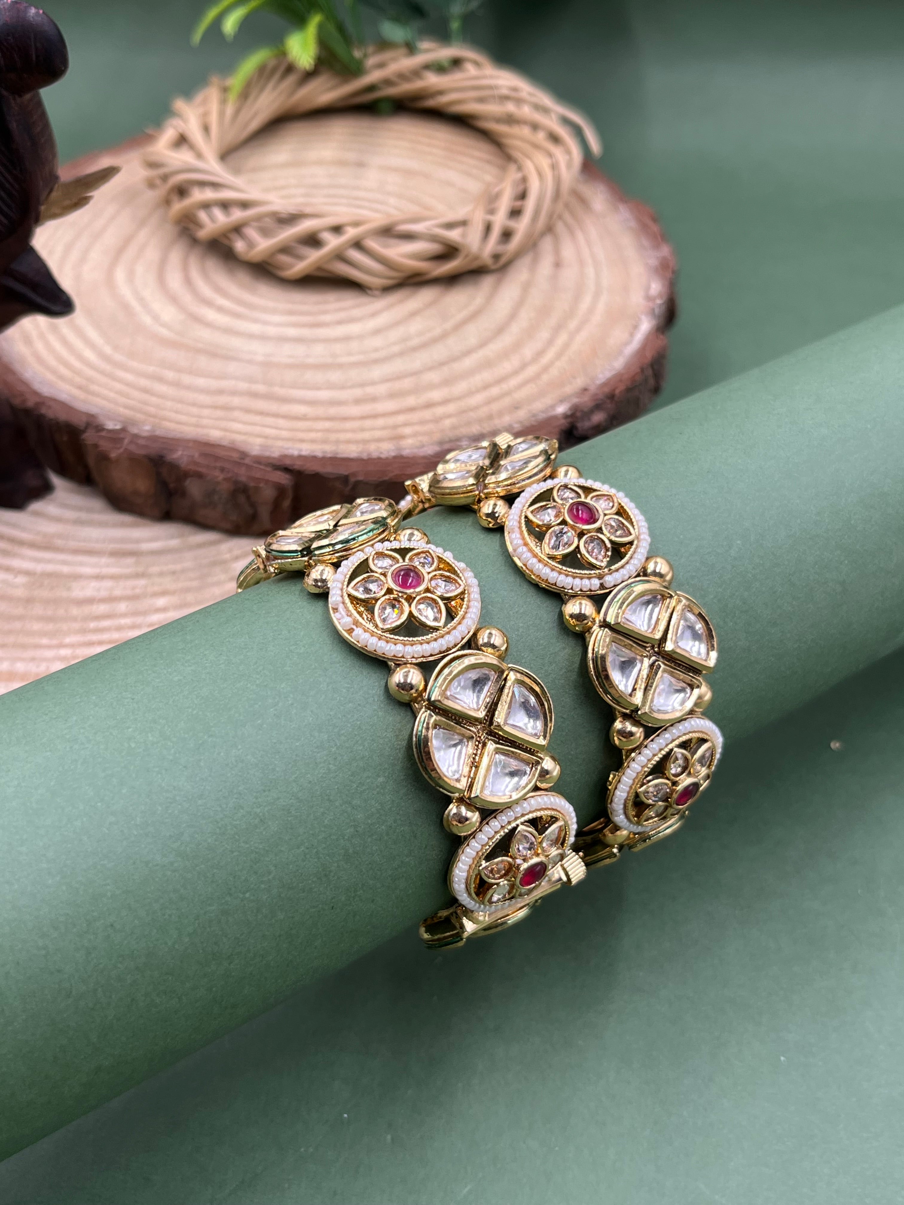Zariya Royale Kundan Kada
