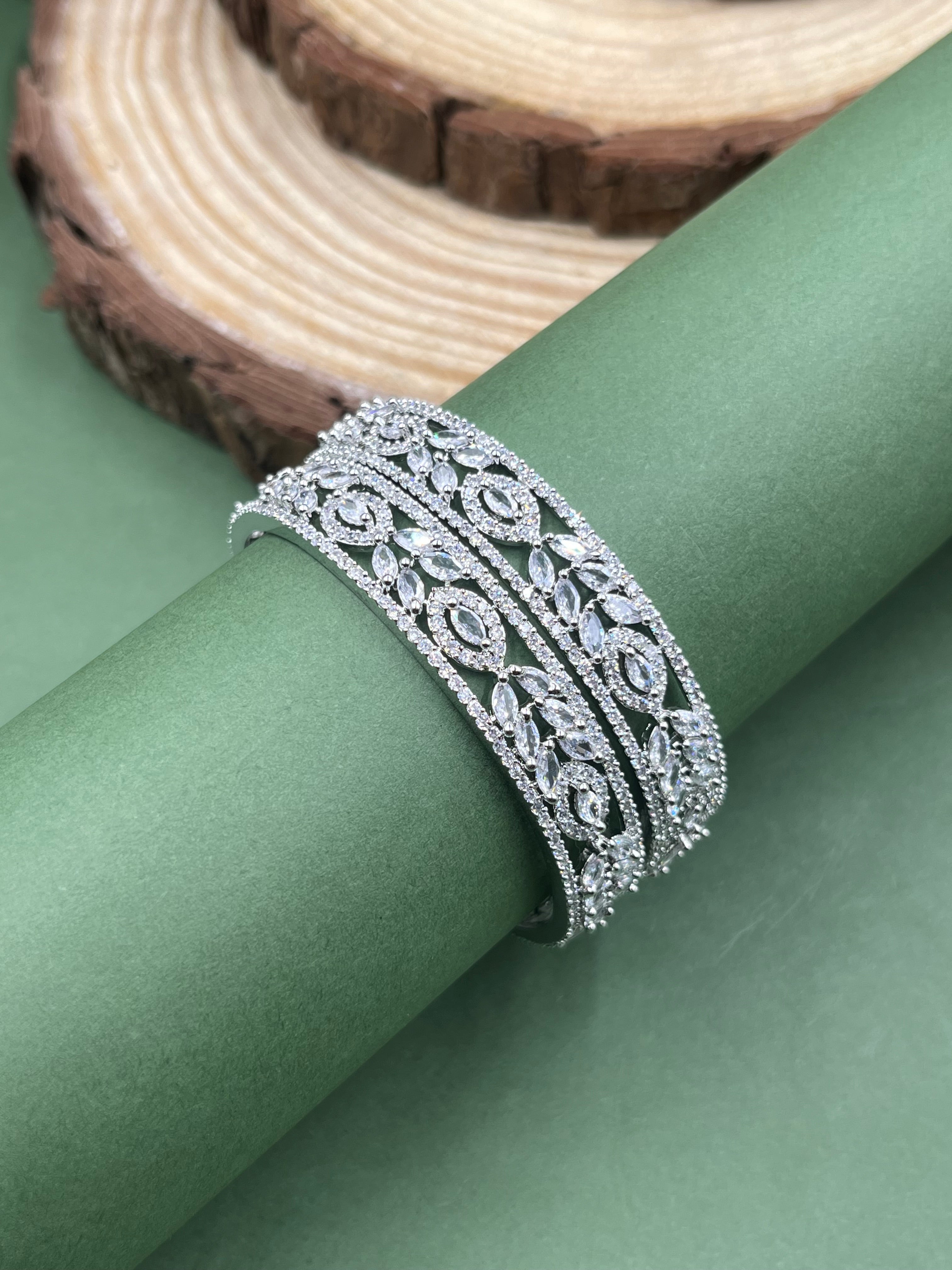 Velixa Form AD Bangle Set