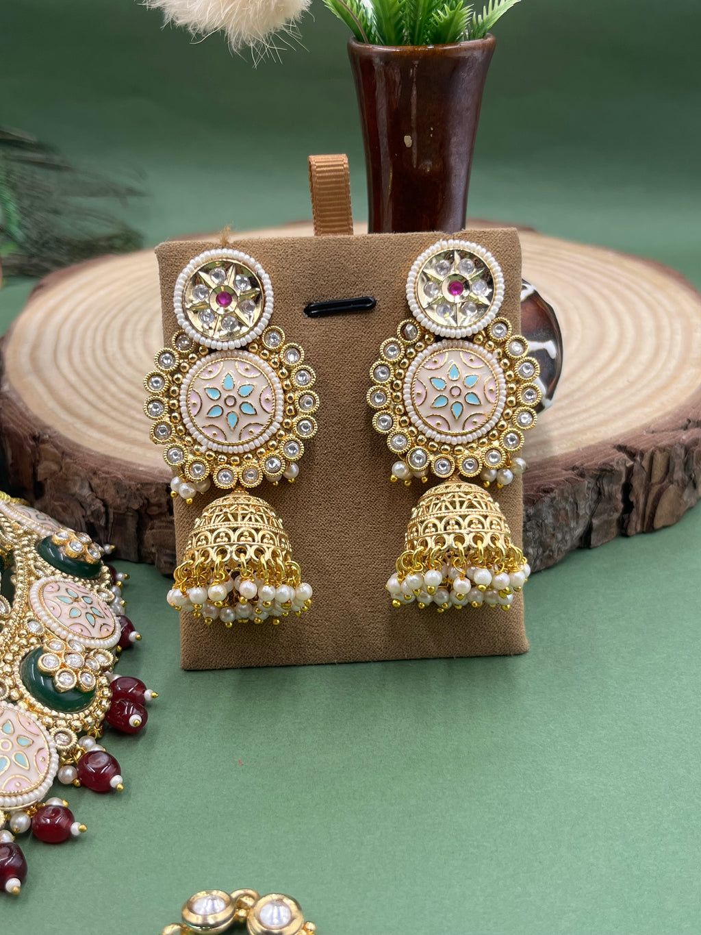 Rajwada Pushpa Kundan Choker
Set