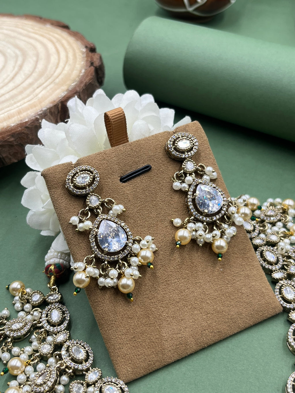 Noor-e-Victoria Pearl Set