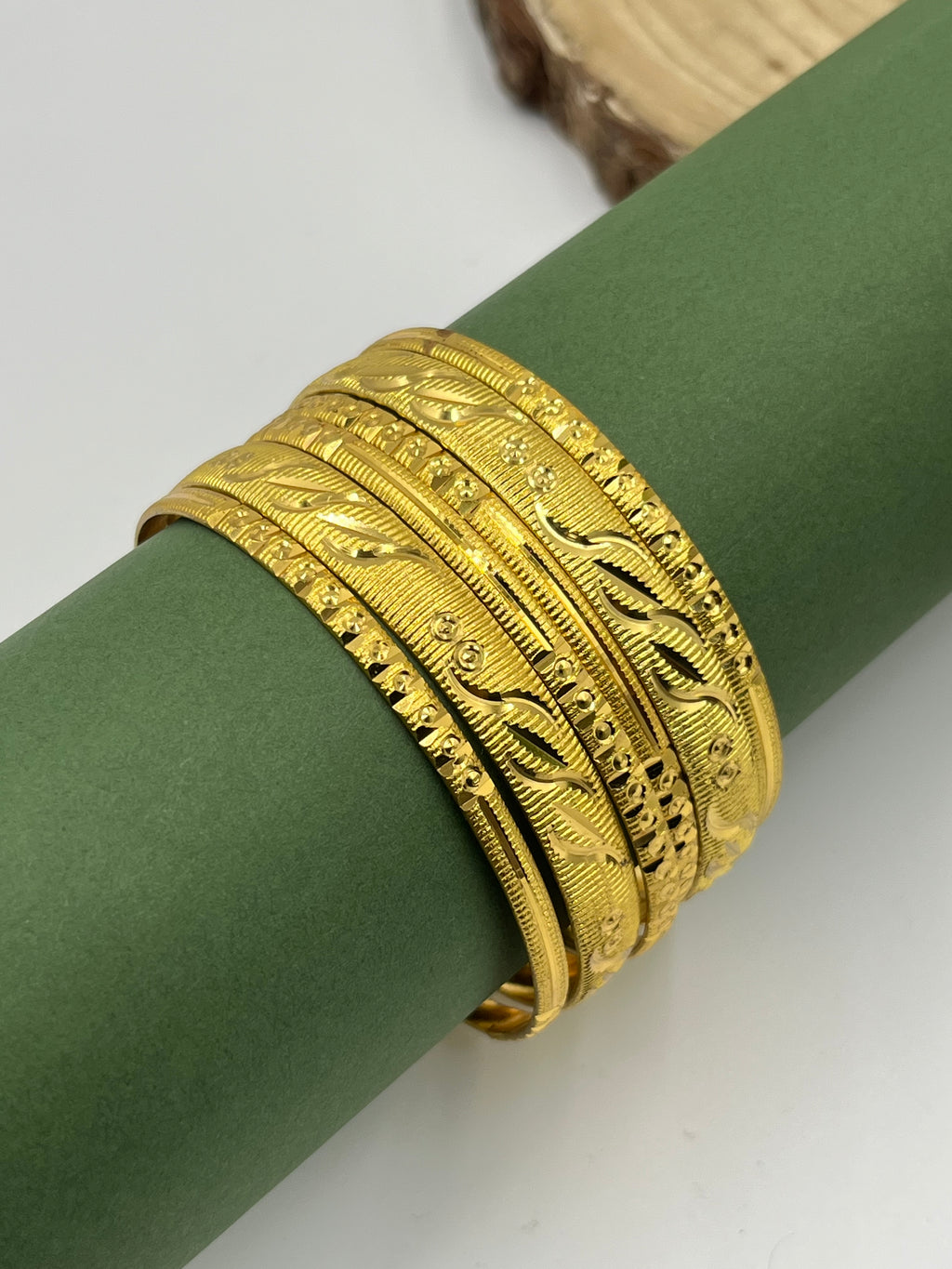 Nivika Bangle Set (6 Pieces)