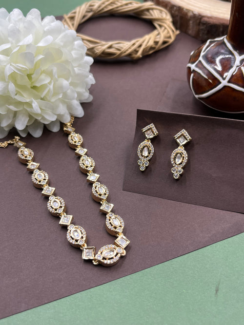 Elara Halo Moissanite Set