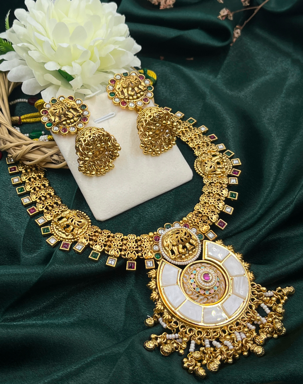 Shringarè Glow necklace