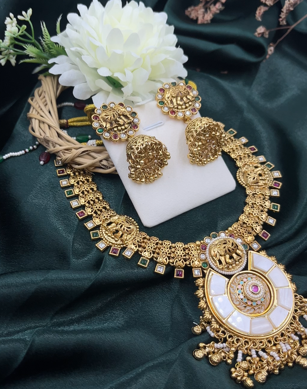 Shringarè Glow necklace